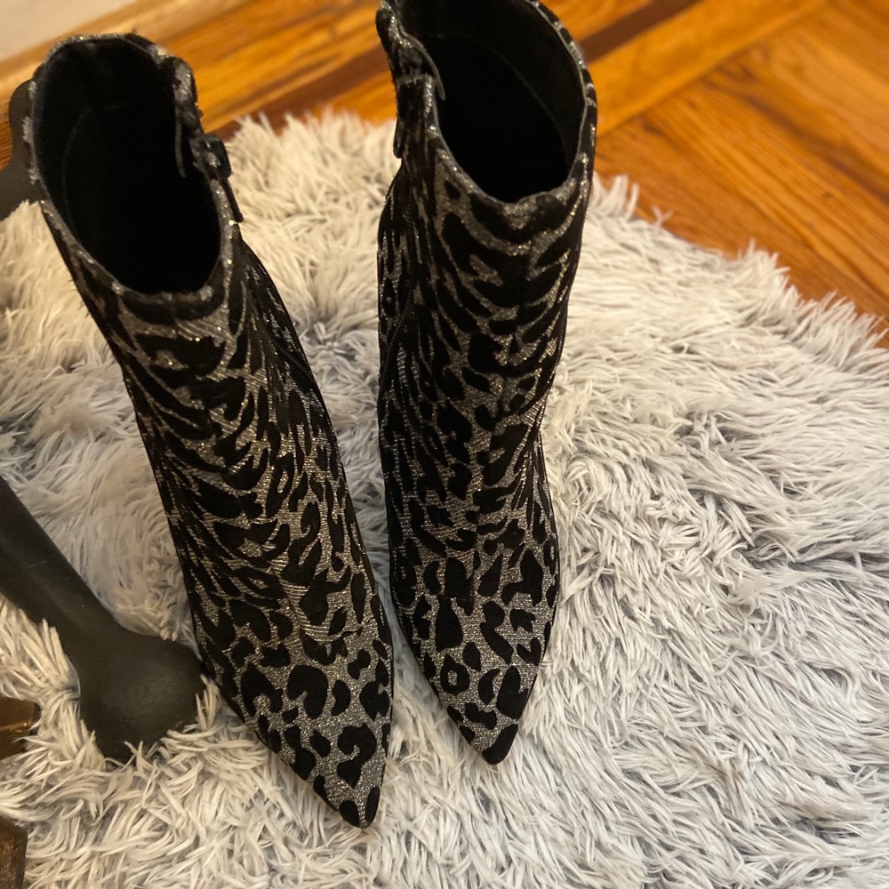 You want to know me ankle boot